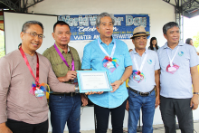 NIA turns over rubber boat, DA corn to Tapaz
